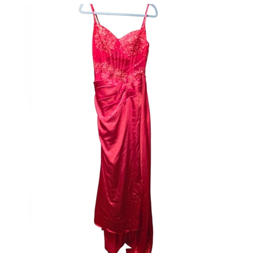 Elegant Red Evening Gown - Picture 2 of 5